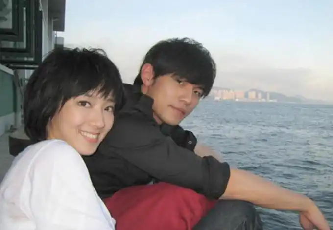 当时周杰伦没有名气,而徐若瑄已经是家喻户晓的女神,两人地位悬殊