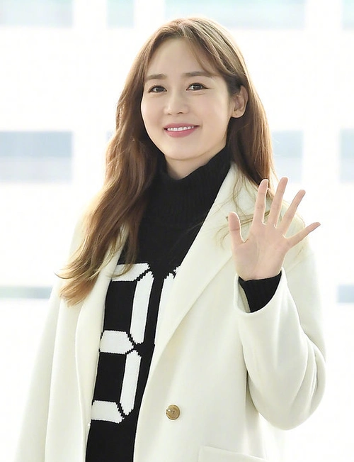 40岁成宥利宣布产下双胞胎女儿:我会健康,漂亮地培养孩子__财经头条