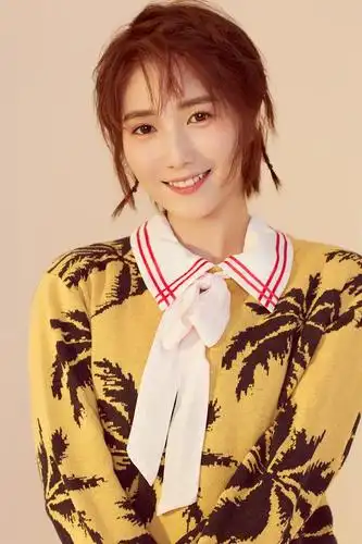 张嘉欣春日写真曝光 惬意慵懒上演清澈"眼神杀"