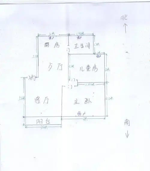 看下我手绘的户型图,房子的东面是条马路