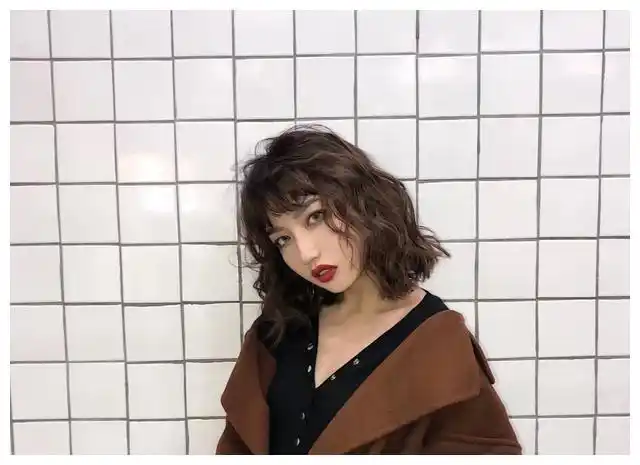 冬季时髦卷发合集,泰迪卷复古,羊毛卷俏皮,看你适合哪