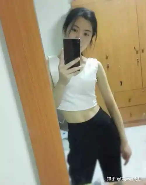 女生马甲线是练出来的还是瘦出来的?