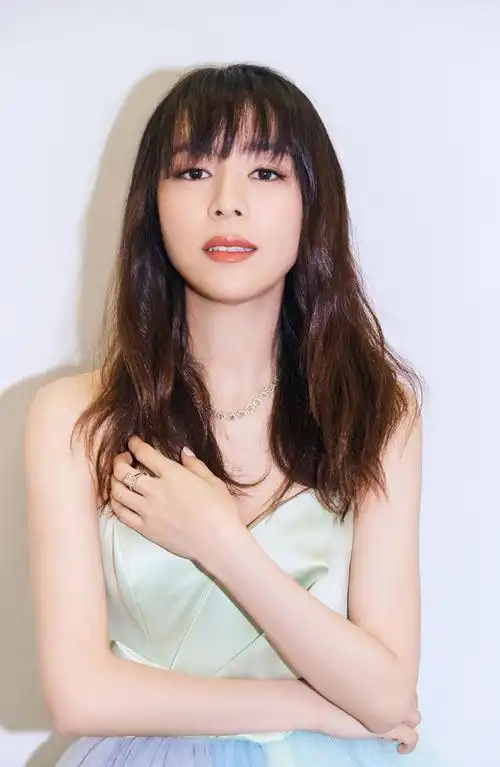 张静初亚洲电影节优雅图片