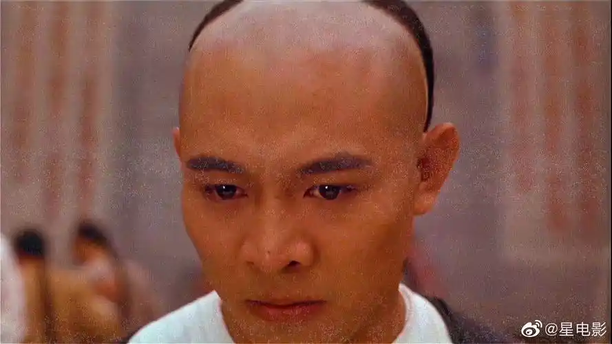 光头疯狂挑衅,李连杰忍无可忍,上去就是一套连招!