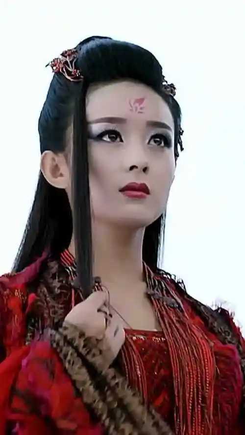 花千骨:千骨黑化后的眼神真霸气,你们认为呢?