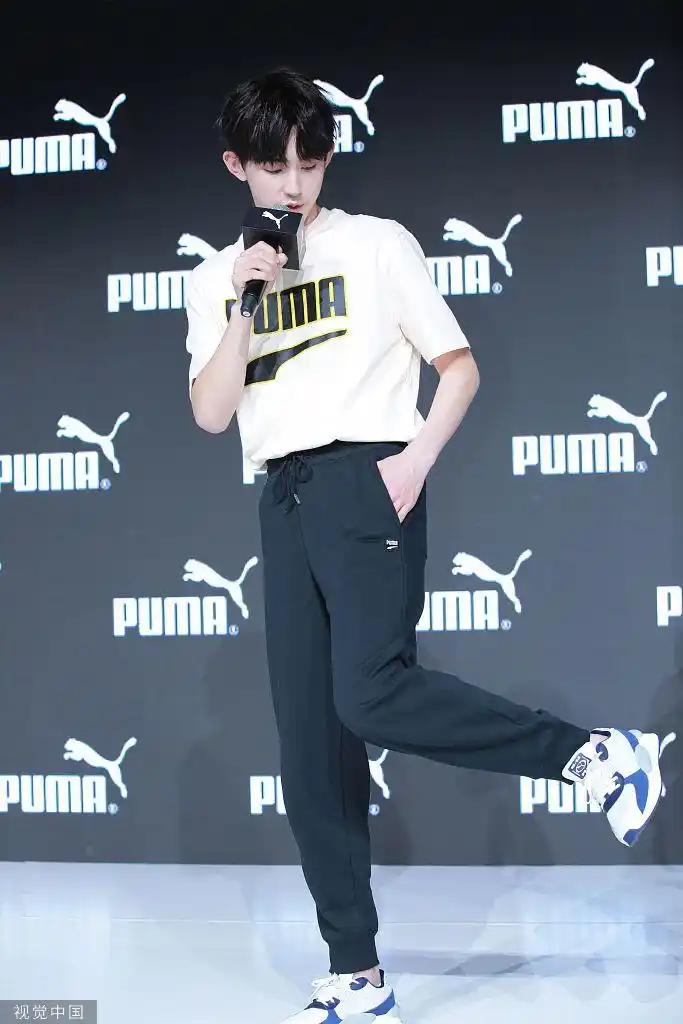 清爽少年郭俊辰青春气息满满 插兜耍帅变"小霸道总裁"