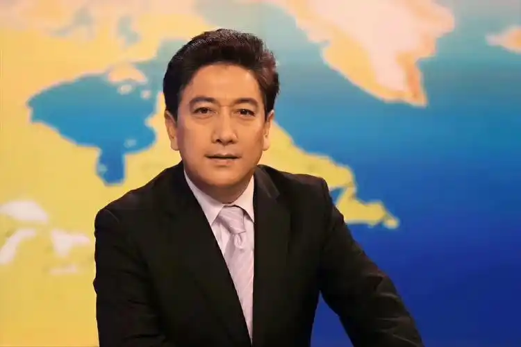 "抛弃瘫痪妻子",转身娶小13岁娇妻的水均益,如今怎样了?