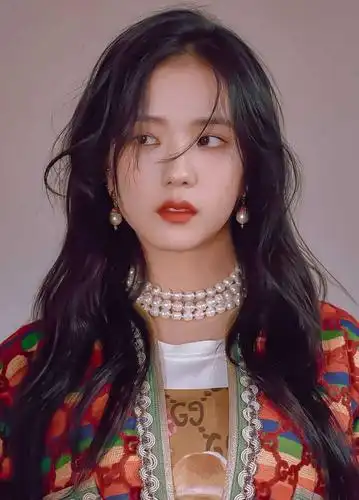 大家对金智秀jisoo的颜值感到真香么