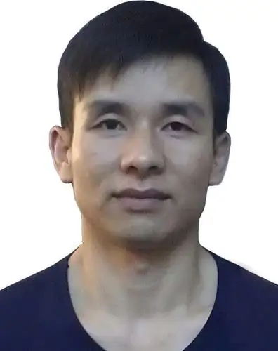 求ps高手帮忙p张证件照