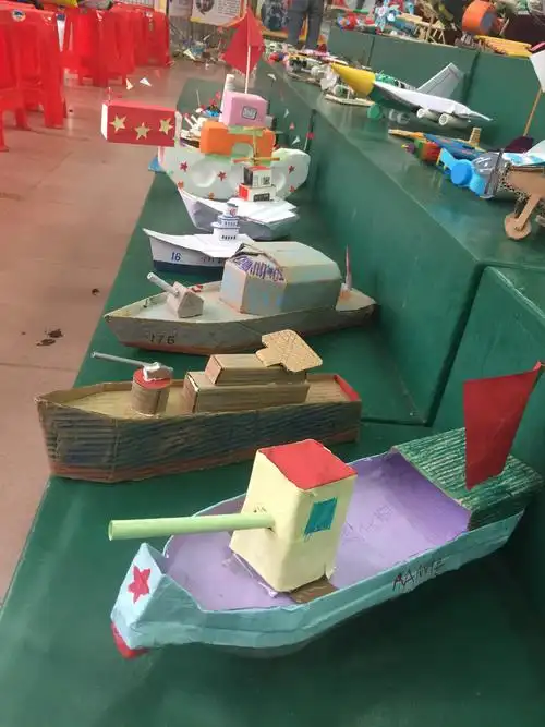 飞机,大炮与坦克,泽英娃巧手获认可——泽英小学国防装备亲子制作模型