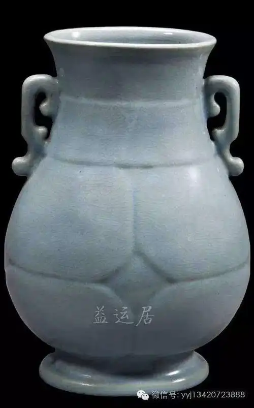 与雍正朝仿汝窑(釉)瓷器相比,乾隆朝仿汝窑(釉)瓷器更注重突出当时