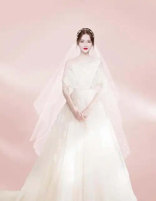 女明星穿婚纱:赵丽颖戴墨镜,迪丽热巴美艳,杨紫这回穿对了