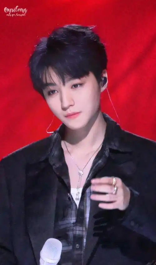 王俊凯神图壁纸