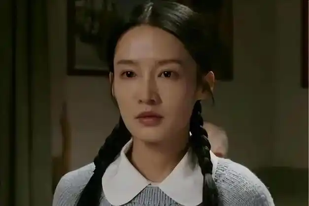 何冰说对了,不演戏就"消失"的李沁,已经走上了另一条人生大道|林申