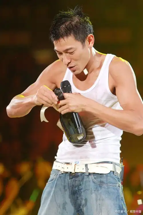 听说梁朝伟和刘德华互相夸对方演技了!真是让人感慨不已啊!