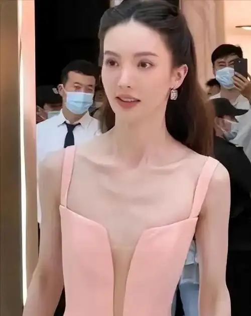 回顾:瘦到病态,动脸成瘾,强行装嫩,内娱的畸形审美真是刷新三观