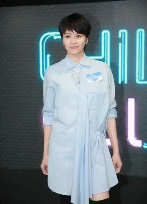 中国香港歌手梁咏琪登上热搜!她的归来引发了什么惊人的话题?