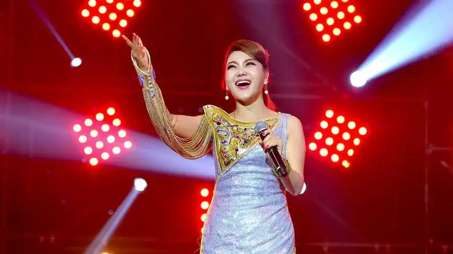 原唱金曲乌兰图雅经典原唱草原上升起不落的太阳