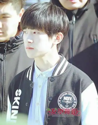 求一些男生好看的发型照片 初中男生的发型(3)