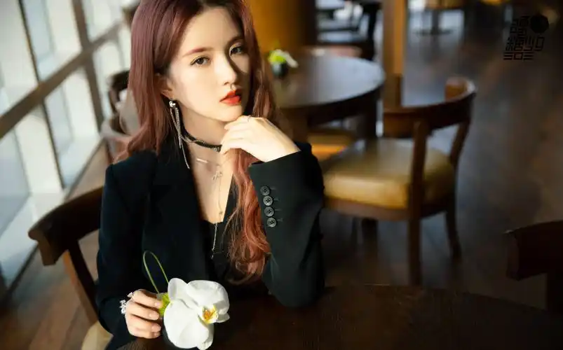 分享一组硬糖少女303图片给大家,图中的明星图片壁纸会点缀你的电脑