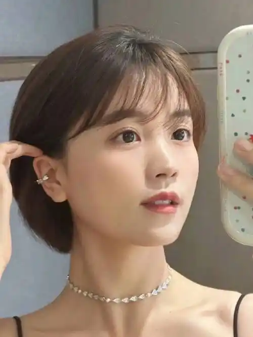 知性时尚真耐看——露耳波波头,短发新风尚