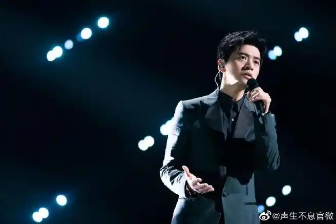 【#声生不息#剧照加更回顾】声生不息剧照加更之@歌手李健《水中花》