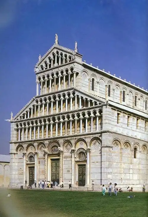 光阴璀璨浅析欧洲中世纪的建筑风格与人物绘画的独特画作之韵律