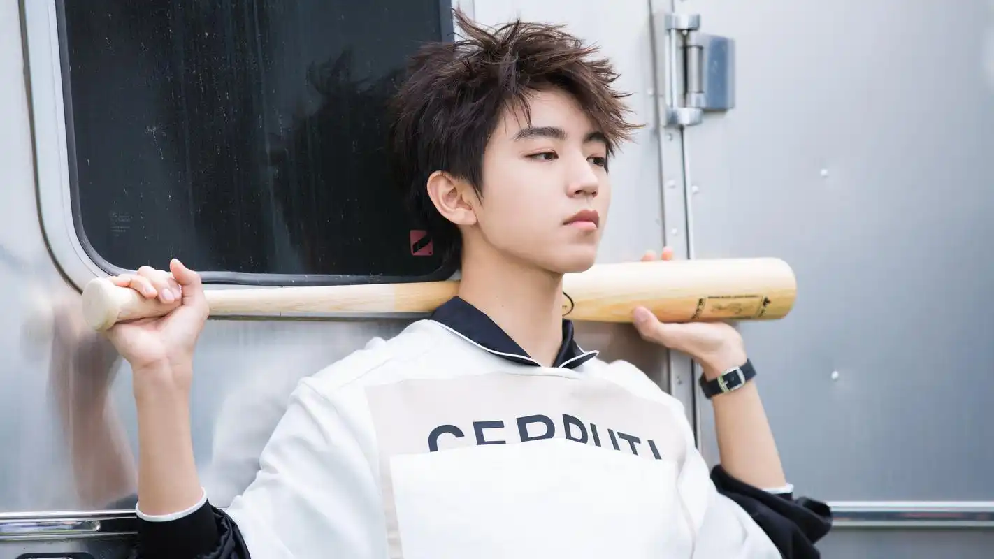 桌面壁纸 电脑桌面壁纸 美女壁纸 高清壁纸大全下载 桌面背景图片