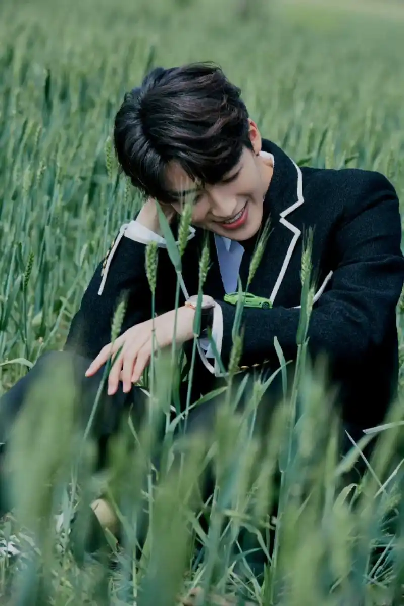 眨眼间我们还略带稚气的wink迫机炮宁宝儿@何洛洛_ning 已经22岁啦