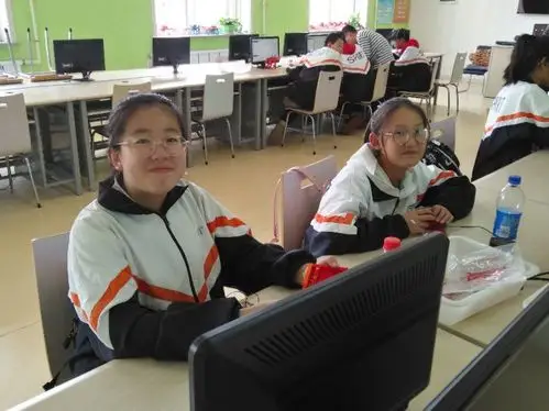 青春正当时,风华我正茂～～～实验中学八年级少年宫之行!