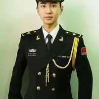 中国当兵帅哥图片头像点击鼠标右键下载