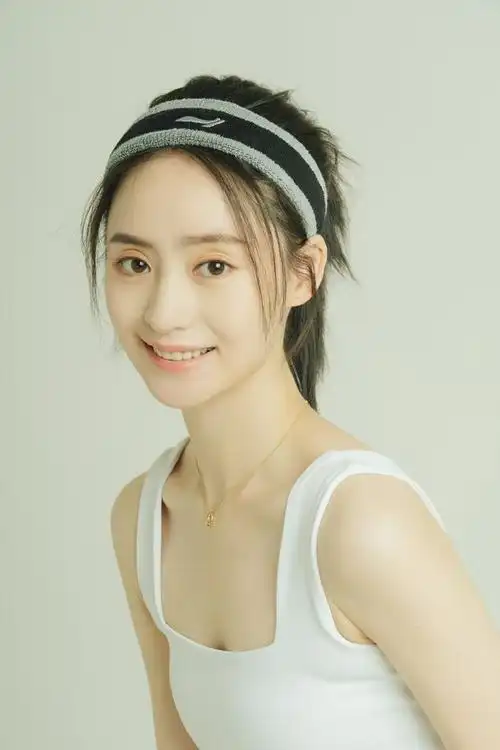 90后演员依灵戏外清新灵动戏内反差演绎高冷女警花