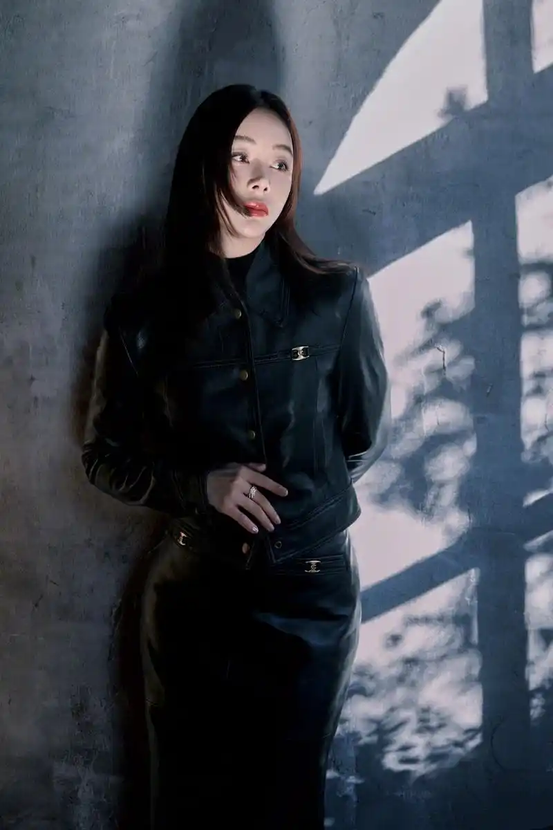 袁姗姗初冬毛衣长靴造型氛围写真