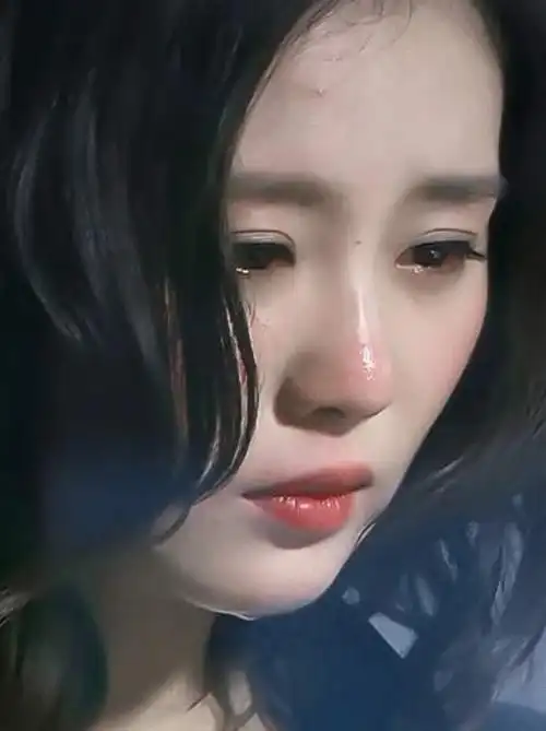 学会这几招,让你流泪也能美成仙 1调动上半张脸的情绪 永远记得,眉眼