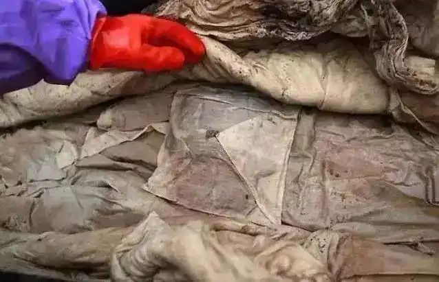 乡村建筑工人发现一座石棺:古墓出土的神秘女尸