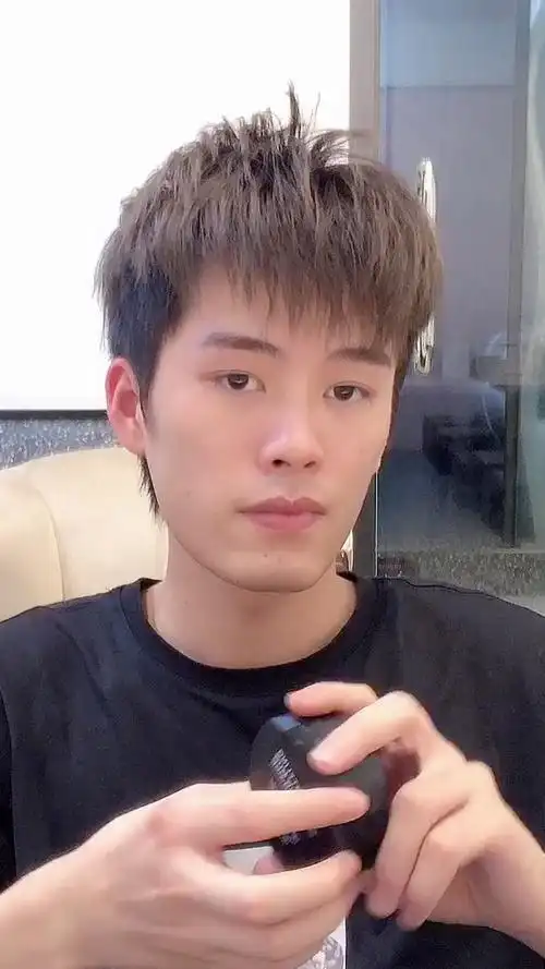 男生发型#男生三七分碎盖凌乱发型