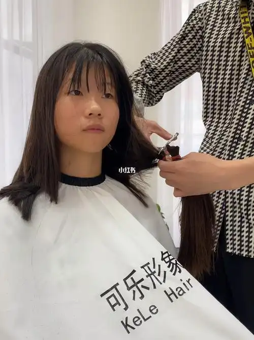 长发及腰的你舍得把头发剪短吗