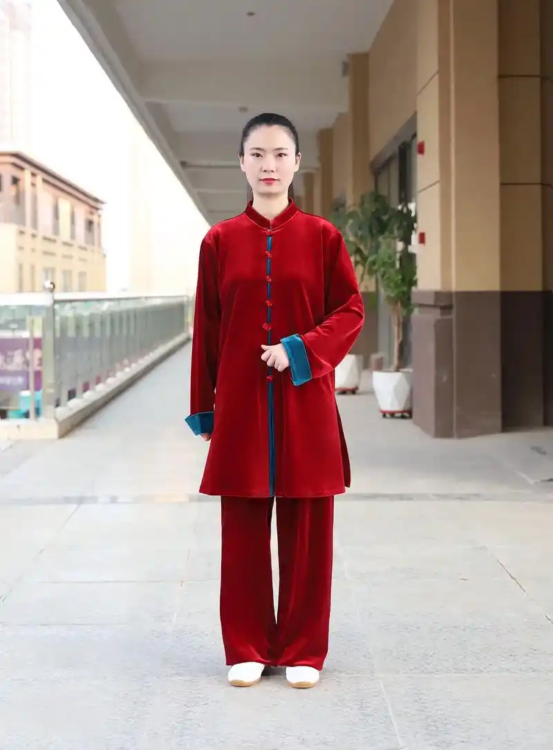 这件太极服真的很舒服,轻盈又保暖,练功时不会有束缚感,绒面也 - 抖音