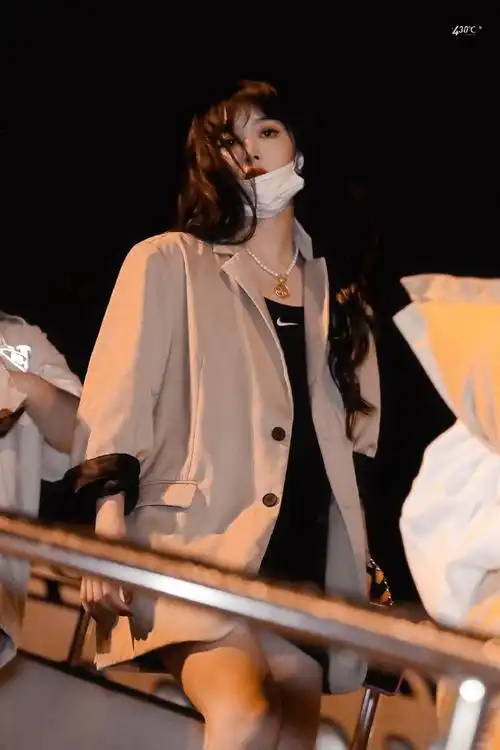 孔雪儿丝巾抹胸