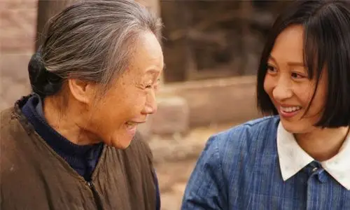 《三妹》开播苇青再现苦情戏双目失明泪流数