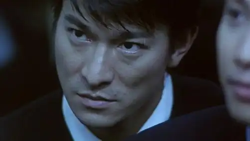 刘德华##刘德华的电影# 龙在边缘 飞龙哥这眼神杀伤力!