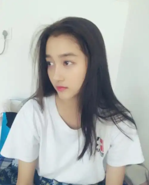 关晓彤王牌对王牌#晓彤姐姐之前的照片好清纯啊当然现在也清纯@关晓彤