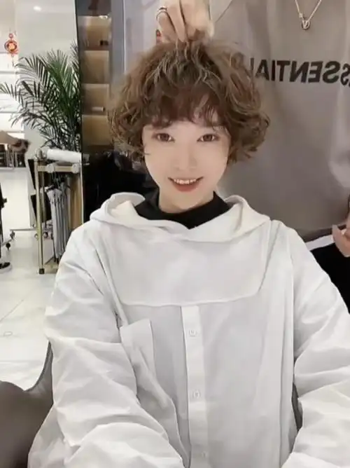 泡面头短发