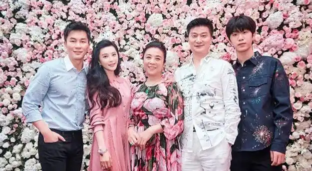 范冰冰父亲再惹争议,大庭广众想亲新娘|左岸|范涛|范丞丞|洪金宝_网易