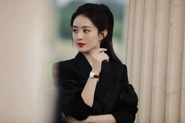 赵丽颖黑色礼服优雅大方写真