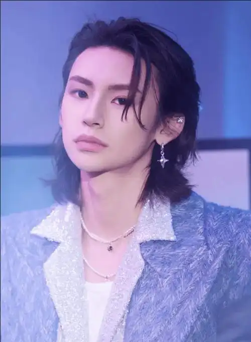 聂远娶了贤妻,公众场合抽烟被秦子越制止,避免一次舆论风波_王源_事情