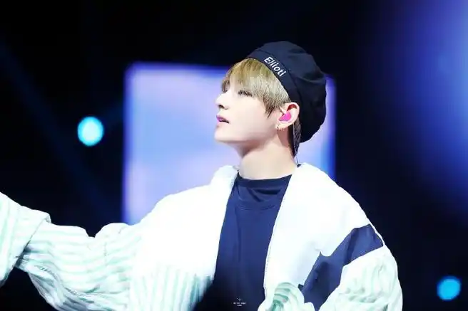 金泰亨kpop永一##金泰亨蓝发