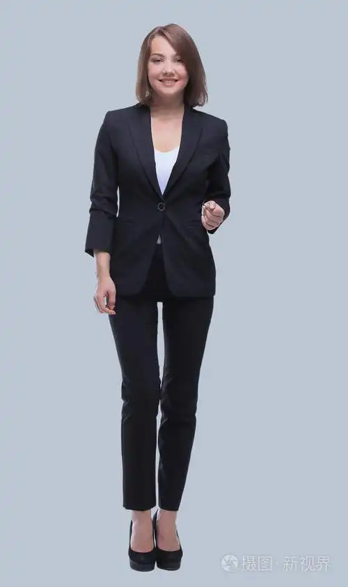 分离出信心十足的商业女子全身肖像