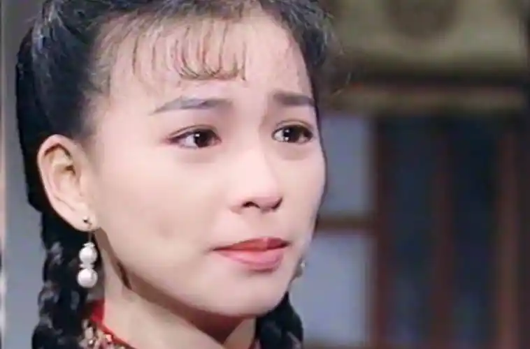 张庭,少女的活泼感仿佛与生俱来,可以乖巧可爱也能楚楚动人,颇有一种