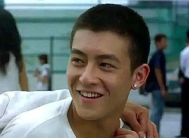 6位留板寸头的男明星:胡歌帅气,陈晓精致,最后一位最撩人!